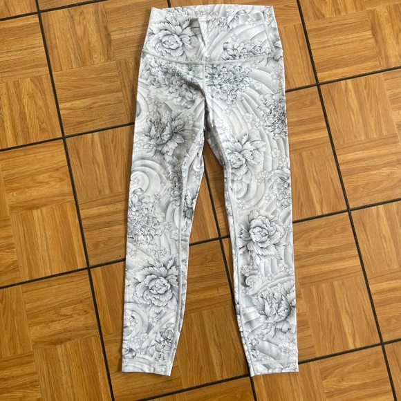 Lululemon floral leggings - Picture 1 of 5